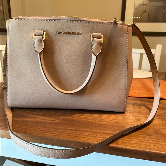 Michael Kors Handbags - Michael Kors purse